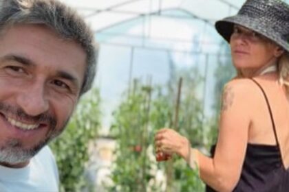 dragos bucur si dana nalbaru s au pus pe treaba si au facut suc de rosii cinci sticle din cateva rosii patate productie proprie ce ingredient secret se pune pentru un gust de 688b91d8b7e29