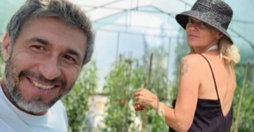 dragos bucur si dana nalbaru s au pus pe treaba si au facut suc de rosii cinci sticle din cateva rosii patate productie proprie ce ingredient secret se pune pentru un gust de 688b91d8b7e29