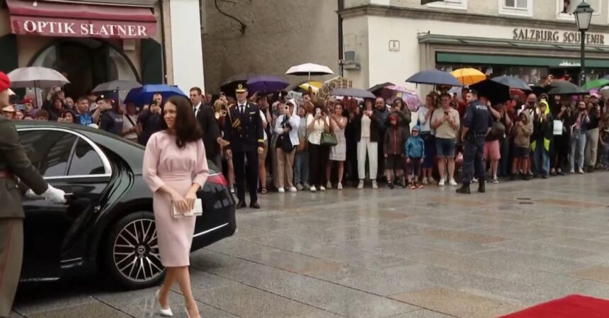 rochia andreei raicu purtata la viena de prima doamna cat costa tinuta care face istorie 6888ed49048a6