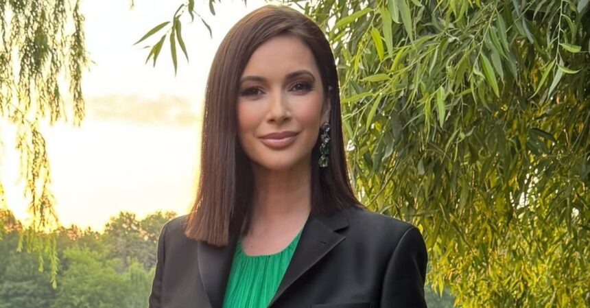 andreea berecleanu fascinata de o cladire din bucuresti sunt atat de curioasa sa stiu cine traieste acolo ce detalii i au atras atentia 68b3030a128b8