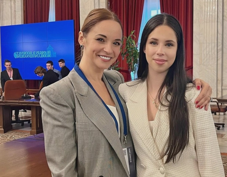 andreea marin si a ajutat fiica sa se instaleze in campusul universitatii cornell cum arata camera violetei am muncit amandoua 68aaf2fb6a6b4