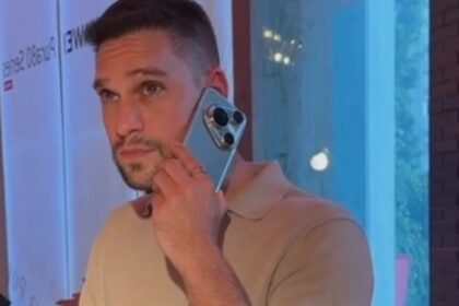 cate ore stau vedetele pe telefon zilnic cine este dependent si cine bate recordul cu 10 ore ajunsesem sa 68b04d440b44e