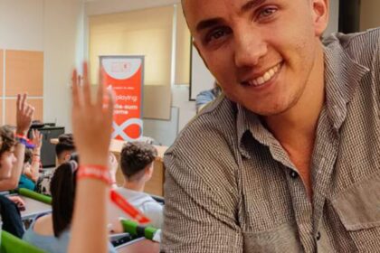 mihai traistariu atac dur la adresa politicienilor degeaba iei bani de la omul de rand iar tu apoi te plimbi cu avionul e de acord cu protestele profesorilor 689899219c5ae