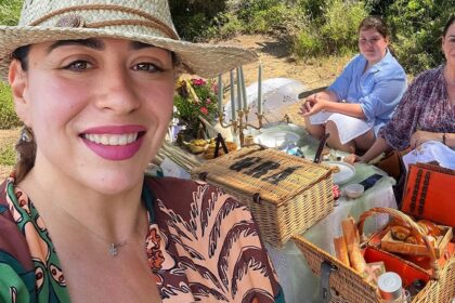 nu e mamaia statiunea de pe litoralul romanesc unde oana roman isi petrece vacanta e ok cum arata camera de hotel unde e cazata 6899bd3e8c19b