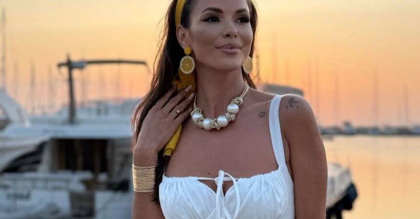 andreea bododel fosta sotie a lui tibi balan aparitie spectaculoasa la 35 de ani cum arata in costum de baie 68c2dd26795bc