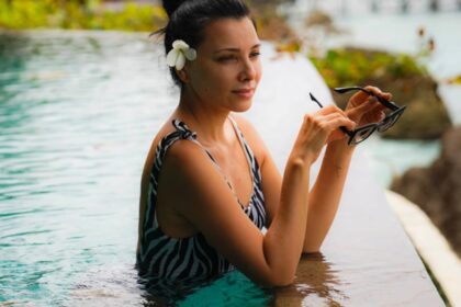 corina caragea inconjurata de rechini si pisici de mare momente uluitoare pentru vedeta de la pro tv ma uitam impietrita la ele 68c2cba04eac0