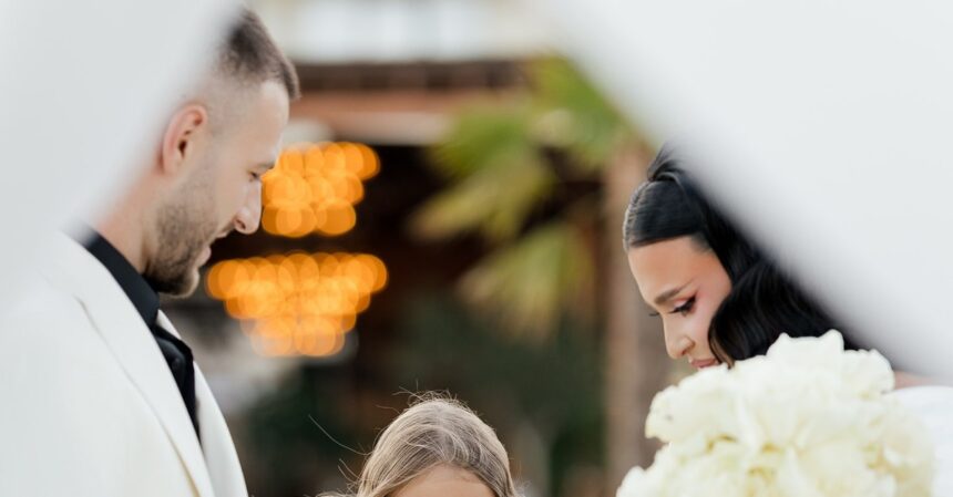 oana radu si serban balaban s au casatorit pe malul marii cantareata a intors toate priviril cu rochia sa de mireasa foto 68b9d77b9d6a0