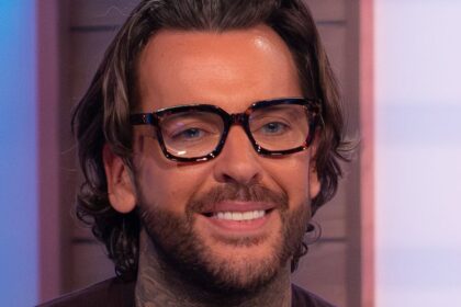 pete wicks spotted kissing mystery blonde during dinner date just days before confirming romance with jowita przystal onstage at london o2 68d07a62f3414