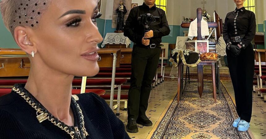 reactia reginei intunericului gabriela lucutar dupa ce s a dat interzis la coroanele de flori in cimitirele din arad mai bine daruim banii familiei indol 68cff013c00d7