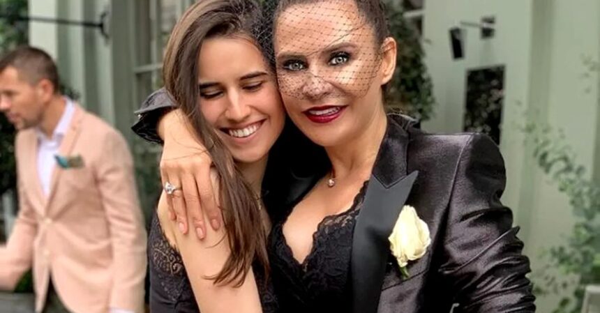 ce fel de mama e adina buzatu sara fiica acesteia a implinit 28 de ani am gresit am reparat am invatat 68e50bb0393db