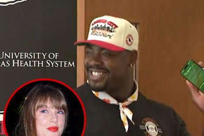 chiefs chris jones sings taylor swifts fate of ophelia at presser 6903c0e70dd18