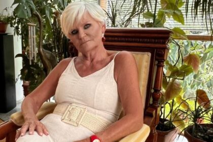 clipe de panica pentru monica tatoiu in vacanta din lisabona eu plec cu biblia cu apa sfintita si cu anafura 68e76605ec573