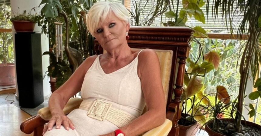 clipe de panica pentru monica tatoiu in vacanta din lisabona eu plec cu biblia cu apa sfintita si cu anafura 68e76605ec573