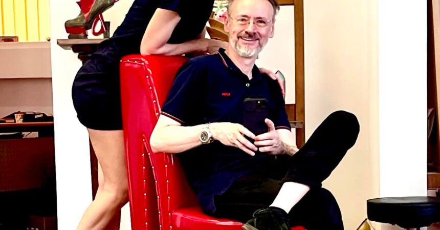 mihai albu a furat startul reducerilor de vinerea neagra sotia imi face reclama cat costa sandalele de nunta si pantofii de revelion 68ffdee314183