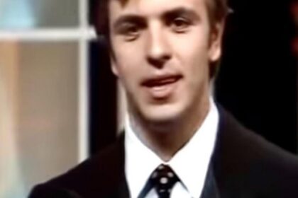 recunosti vedeta din imagine in prezent este unul dintre cei mai de succes artisti romani 68e09c1656d76