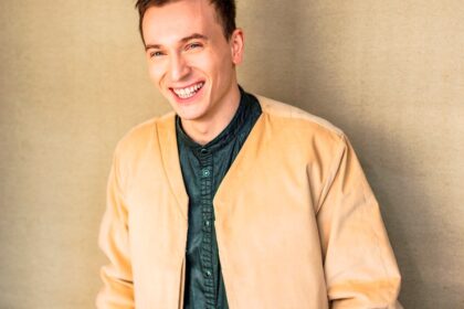 solistul trupei the motans denis roabes a devenit parinte pentru a doua oara este tata si de baiat sunt de doua ori mai fericit 68df8fc18ca9a