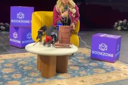 anastasia soare si a lansat cartea conturul unui vis la bucuresti regina sprancenelor de la hollywood si a construit un adevarat imperiu de un milliard de dolari in industria frumus 69249b14d7447