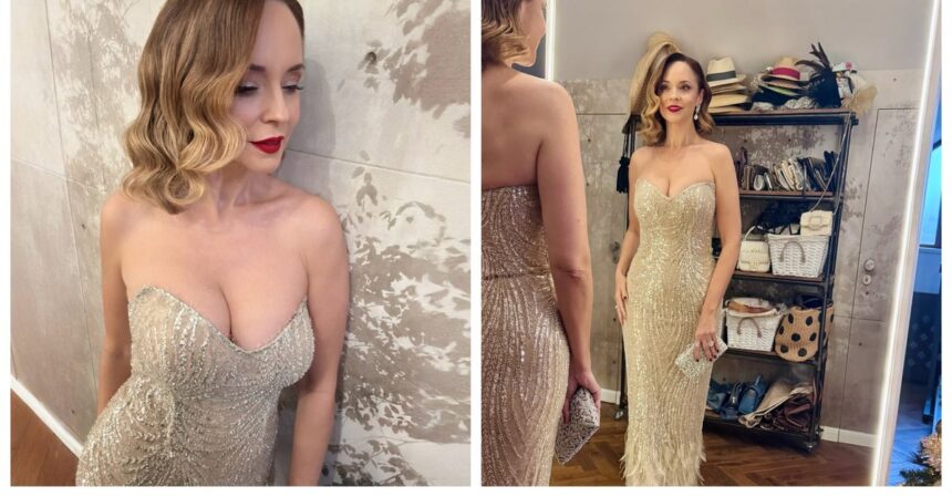 andreea marin aparitie de infarct a imbracat cea mai sexy rochie cu decolteu generos si a facut ravagii cu formele ei exact ca vinul cu fiecare an mai bun foto 6929d4474ade9
