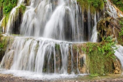 cascada cu apa minerala din romania un loc rar in lume de care nu stiu foarte multi dan negru daca locul acesta ar fi fost oriunde in europa aici ar fi ticsit de oameni 691193b0b0d16