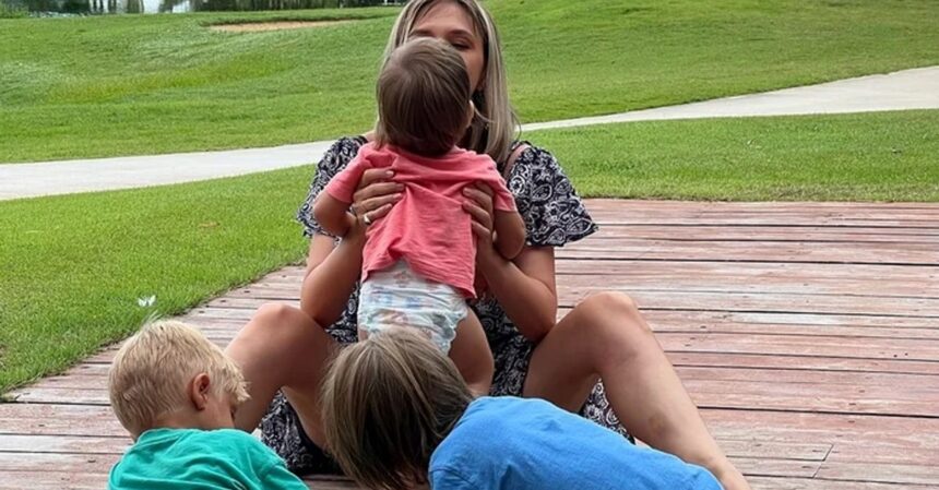 cum reusesc adela popescu si radu valcan sa isi creasca baietii fara telefoane strategia la care apeleaza actrita 690f2ff77dda5