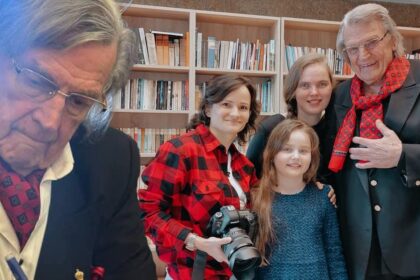 florin piersic e sic si la 89 de ani iubitele l au parasit fara regrete un crai vesnic curtat de ce poarta esarfe rosii stilistii il dau de gol 6925fcfa10ebe