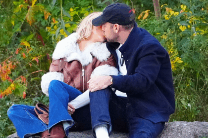 sydney sweeney makes out with scooter braun in central park 690b84638a3c8