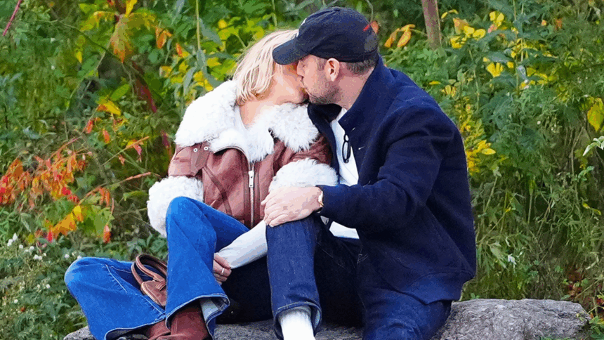 sydney sweeney makes out with scooter braun in central park 690b84638a3c8