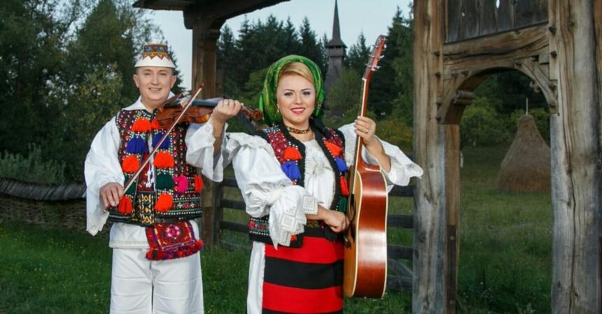 tot mai multi turisti straini viziteaza cimitirul vesel din sapanta de unde viorel lis primise o cruce pe care scrie fost am mare pacanist lupu rednic lau 692aa9648f27c