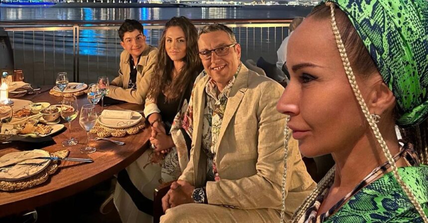 crina abrudan si cristi brancu cu familia lui au ales dubaiul pentru craciun si revelion vom petrece pe terasa cladirii in care stam la etajul 77 69527240831a6