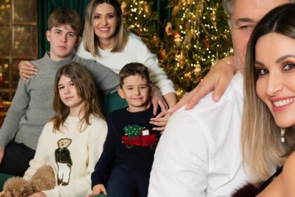 ela craciun sedinta foto emotionanta la final de an impreuna cu familia unde o prind sarbatorile de la sinaia in vietnam 6940113f7abad