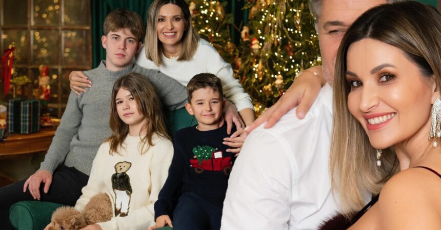 ela craciun sedinta foto emotionanta la final de an impreuna cu familia unde o prind sarbatorile de la sinaia in vietnam 6940113f7abad