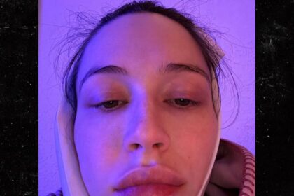elsie hewitt had surgery to get wisdom tooth removed day after giving birth 69459a5bc50c3