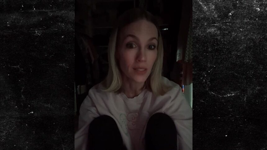 january jones misophonia makes her want to kill brother in law for eating chips 693318618d330