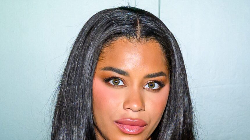 love islands amaya espinal rushed to hospital in ambulance 69430c6668c4b