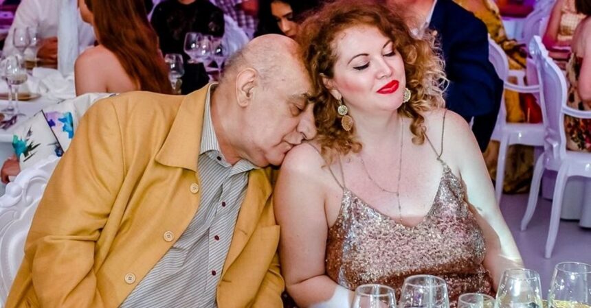 oana lis pune la vanzare costumele lui viorel dar fostul edil al capitalei se opune cine cumpara haine de mort 69469aa255f4b