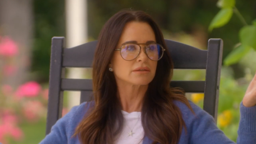 rhobhs kyle richards opens up about love life amid morgan wade dating rumors 693c4f8922587