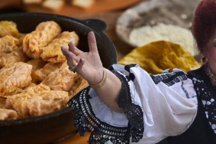 secretele elenei merisoreanu si ale savetei bogdan pentru sarmale si cozonaci le prepara dupa retete vechi de 60 de ani trucuri la masa de craciun iti lasa gura apa 69446483462ad