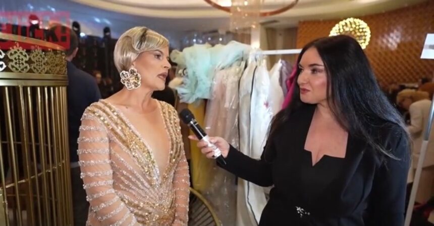 secretul siluetei sandei ladosi la 55 de ani de trei luni a facut furori in prezentarea de moda a soniei trifan 694ad1e4baf34