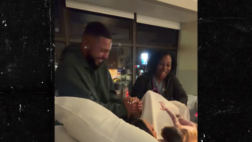 teen moms cheyenne floyd davis gives birth to third baby on camera 693c7c02a1670