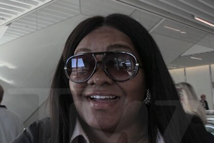 the holdovers star davine joy randolph gives holiday loneliness advice 6932157abedb1