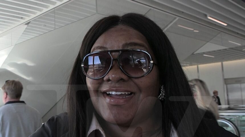 the holdovers star davine joy randolph gives holiday loneliness advice 6932157abedb1