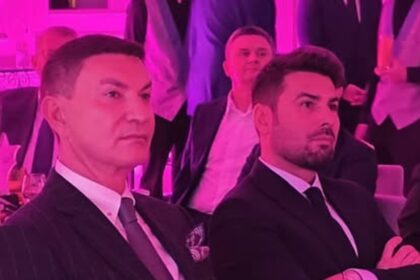 val de ironii usturatoare la adresa lui cristi borcea adept al interventiilor estetice oamenii l au comparat cu un personaj fictiv 693ac69cee545