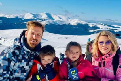 alina laufer a fost la schi cu toata familia inclusiv cu bebelusa eden la 35 luni am urcat cu ea la cota 2000 la sinaia 695e4b0371840