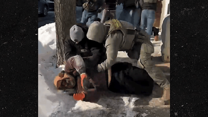 border patrol agents clash with bystanders after fatal alex pretti shooting 6976696b61423