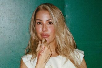 ellie goulding reveals she couldnt leave the house due to crippling panic attacks as she struggled with her sudden rise to fame 697a6eb92c822