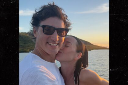 katy perry kisses justin trudeau in new photo 695f161f5d557