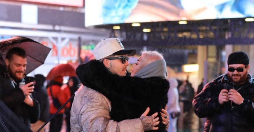 lino golden se pregateste de nunta celebrul artist si a cerut iubita de sotie in inima new york ului imaginile au facut inconjurul internetului foto 69649e96319bf