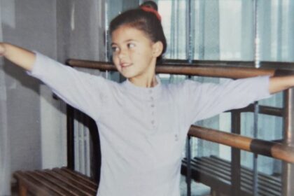 recunosti fetita din imagine astazi este o artista sexy cunoscuta in toata tara si are trei copii 696227086cc07