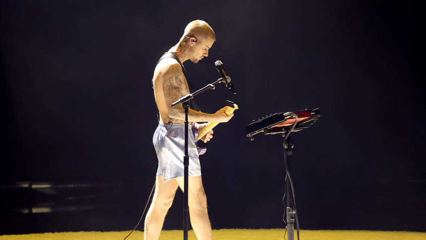 justin bieber performs in undies at grammy awards 698022065b41e