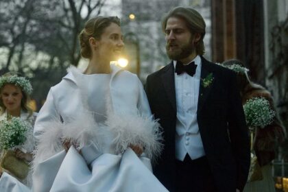 nepo baby maya hawke weds in front of famous parents uma thurman and ethan with stranger things stars in attendance 6993a0a7b2de0